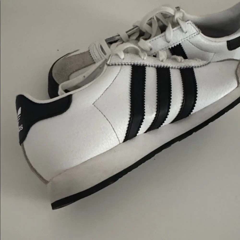 adidas Samoa  Kids Sneakers White and Black EUC
